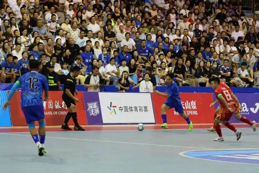 从赛前前瞻到赛后复盘：普通球迷读懂一场足球比赛的四个观察维度